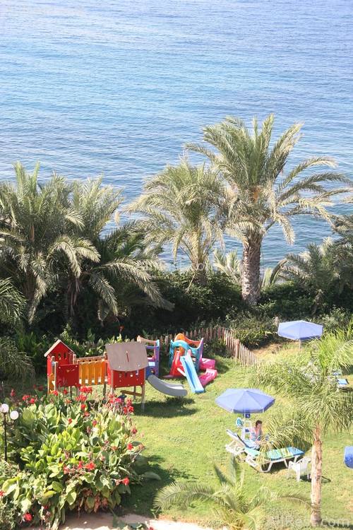 Queens Bay Hotel 9